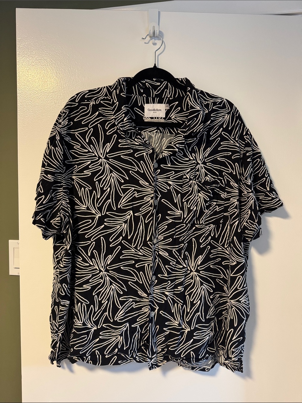 Goodfellow & Co Black Button-Down Camp Shirt with White Leaf Print